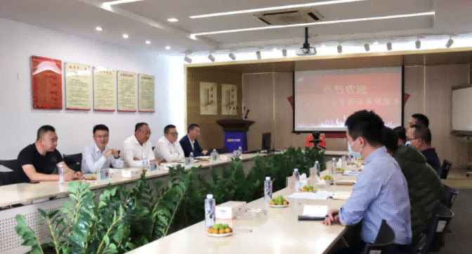 东莞市工信局与镇经发局领导莅临yh86银河国际参观指导